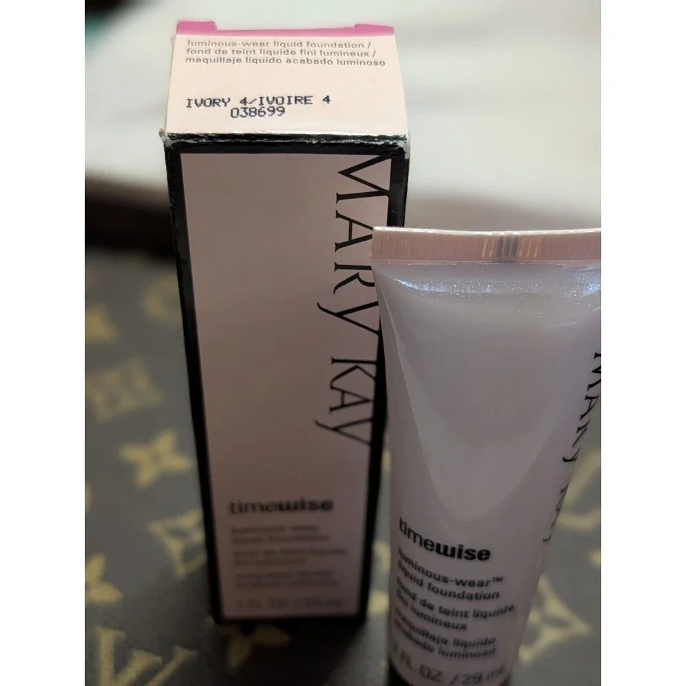 Mary Kay TimeWise Luminous-Wear Liquid Foundation, Ivory 4, 1 fl oz/29 mL